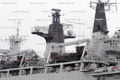 Wspolne cwiczenia okretow i lotnictwa Marynarki Wojennej...