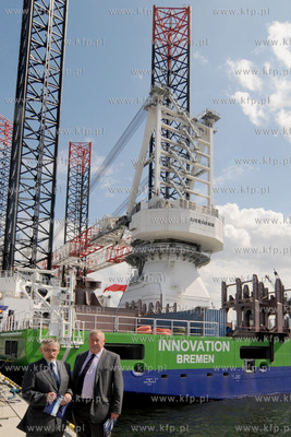 Gdansk. Nabrzeze Obroncow Westerplatte. Podniesienie...