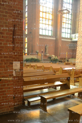 Gdynia. Kradziez skarbony z pieniedzmi z kosciola sw....