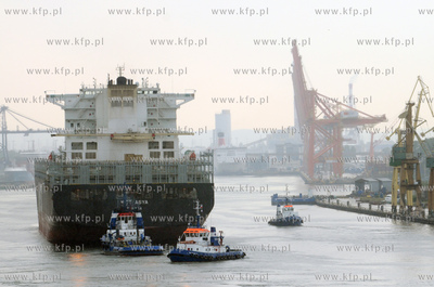 Do gdynskiego portu wplyna kontenerowiec MSC Asya -...