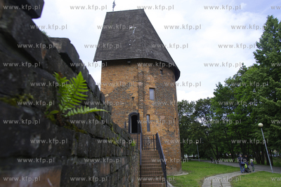 Baszta Czarownic zostala wzniesiona w latach 1411-1415....