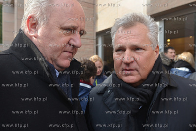 Rodzina, przyjaciele, znajomi, wspolpracownicy - setki...