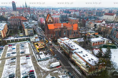Widok na ulice Żabi Kruk. Po prawej budynek szkoły...