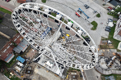 Demontaż koła widokowego Amber Sky na wyspie Ołowianka...