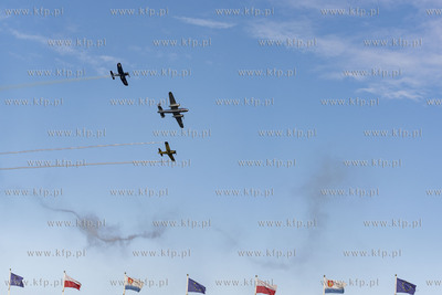 Red Bull Konkurs Lotów w Gdyni. akrobacja grupowa...