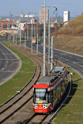 Gdansk. Tramwaj na ul. Armii Krajowej. 09.04.2009 fot....