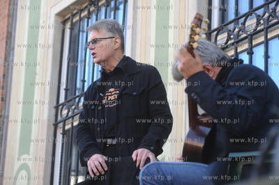 Happening pt "Aktorzy Przyjechali" z okazji wmurowania...