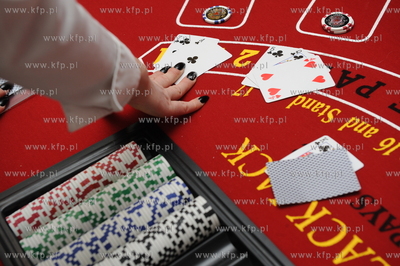 Nie ma to jak hazard, stol do Black Jacka.07.02.2010fot....