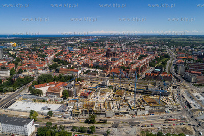 Budowa centrum handlowego Forum Gdańsk. Środkiem...