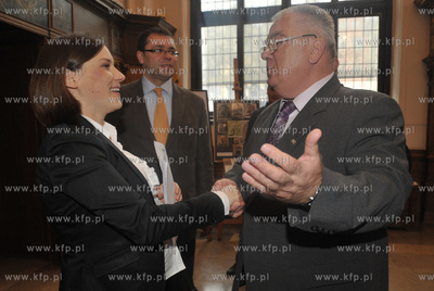 Gdansk, Dwor Artusa. Prezentacja przyszlych radnych...