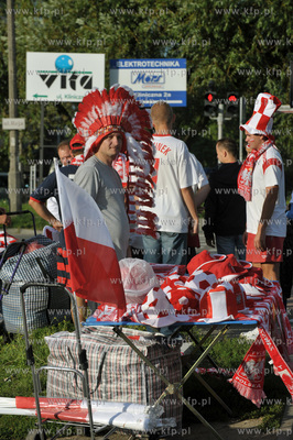 Gdansk. Mecz towarzyski Polska - Niemcy. Nz.  stoisko...