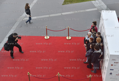 41. Festiwal Filmowy w Gdyni. Pozująca ekipa filmu...