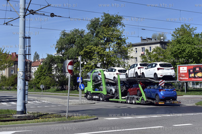 Gdańsk Nowy Port. Samochod do transportu samochodów...
