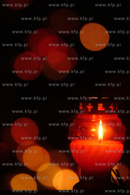 Dzien Wszystkich Swietych na cmentarzu katolickim w...