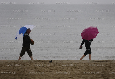 Letni deszczowy dzien w Sopocie. Nz plaza.
08.07.2009
fot....