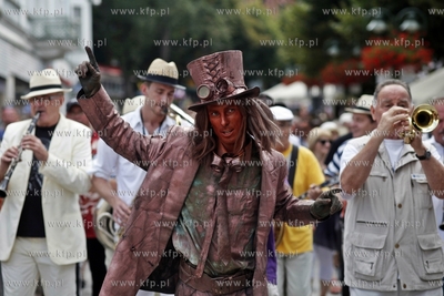 Parada jazzowa otwierajaca Sopot Molo Jazz Festival...