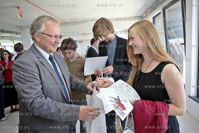 Uroczystosc prezentacji efektu pracy studentow i profesorow...