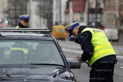Kontrola policjantow ruchu drogowego stanu trzezwosci...