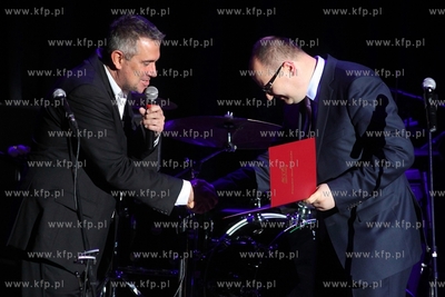 Siesta Festival.  Marcin Kydrynski otrzymuje Nagrode...