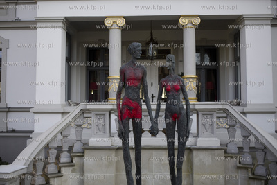 Sopot. Zniszczone przez graficiarzy rzeźby restauracji...