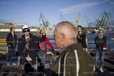 Spacer po Stoczni Gdańskiej w godzinie rozpoczęcia...