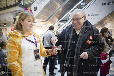 25. Finał WOŚP w C.H. Manhattan. Nz. licytacja między...