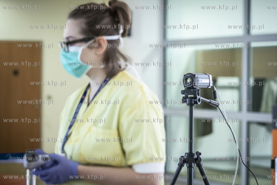 Obowiązkowy pomiar temperatury przed wejściem na...