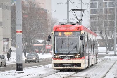 Zima w Gdańsku. Przystanek autobusowo - tramwajowy...