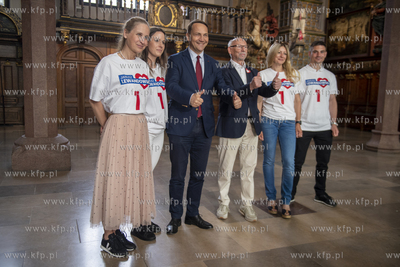 Dwór Artusa. Konferencja prasowa Ministra Spraw Zagranicznych...