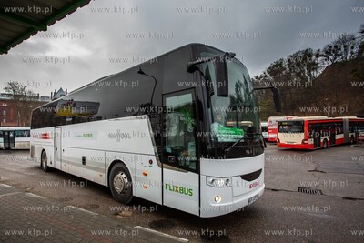 Gdańsk, Dworzec PKS. Nz. Autobus sieci Flixbus. 28.11.2019...