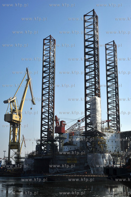 Gdansk, Gdanska Stocznia Remontowa. Platforma Safe...