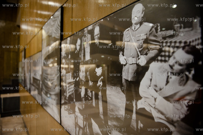 Gdansk. Teatr Wybrzeze. Wystawa zdjęć przygotowana...