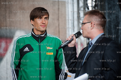 Gdansk. Scena na Targu Weglowym. Prezentacja druzyny...