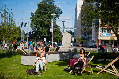 Gdynia. Skwer Zeromskiego, na ktorym w sasiedztwie...