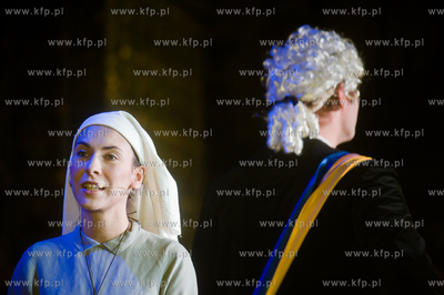 Gdansk. Dwor Artusa. Pierwszy odcinek improwizowanego...