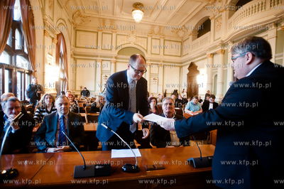 Gdansk. Nowy Ratusz. Ogloszenie wynikow glosowania...