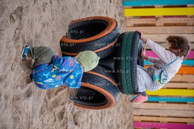 Gdansk. Ujescisko. Nowo powstaly Ekologiczny plac zabaw...