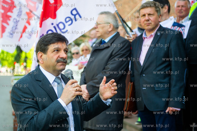 Gdansk. Urzad Marszalkowski. Pikieta przeciwko prywatyzacji...