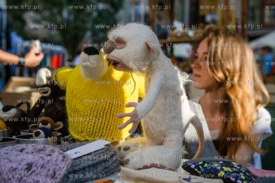 Gdansk. Dlugi Targ. DoMINIk designe - towarzyszacy...