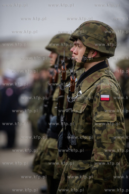 Gdynia. Nabrzeże Pomorskie. Uroczysta przysięga wojskowa...