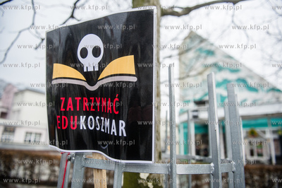 Plac Przyjaciół SopotuHappening pt. Nie róbcie nas...