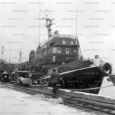 Artes, holownik zbudowany w Stoczni Marynarki Wojennej...