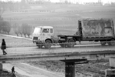 Budowa obwodnicy Trójmiasta. Wiadukt nad budowaną...