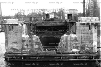 Demontaż starej konstrukcji mostu Siennickiego na...