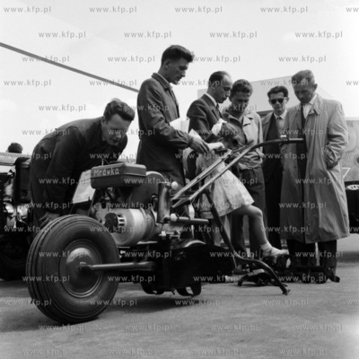 Prezentacja glebogryzarki Mrówka WSK. (lata60).
1962...