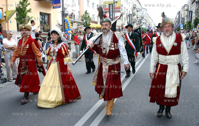 Swieto ulicy Swietojanskiej w Gdyni. Wielka parada...