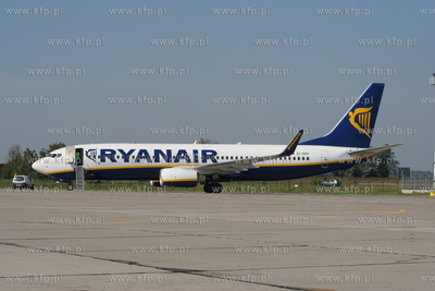 Gdansk, Rebiechowo. Nz. Boeing 737-8AS  linii Ryanair
REG.EI-DHH

12.09.2006
fot....