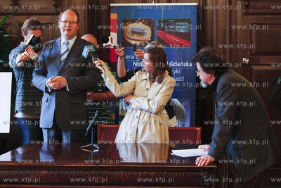 Krzeselka na gdanskim stadionie - konferencja prasowa...