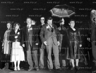 Objazd delegacji Solidarnosci po podkrakowskich miejscowosciach....