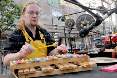 CudaWianki czyli Lato zaczyna sie w Gdyni. Parada "Technokracja"...